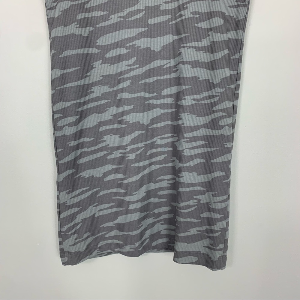 Under Armour Fitted Gray Camo Tank Top Size Small - Picture 7 of 9
